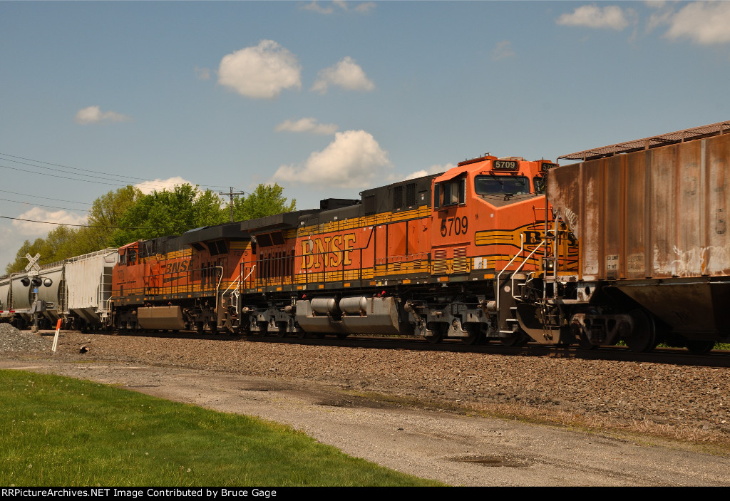 BNSF 5709